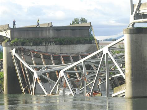 washington bridge collapse 2013